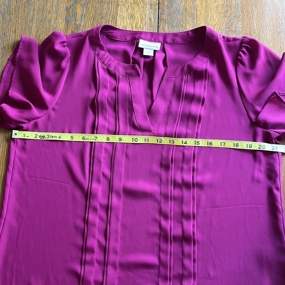 Liz Claiborne size M top plum color lightweight fabric front pleats short sleeve - Picture 6 of 11
